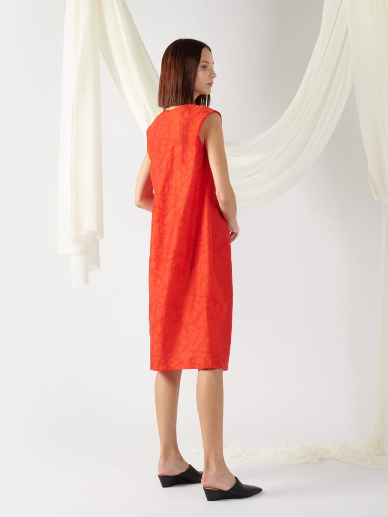 textured dress with front pleats in red